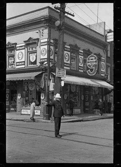 Street corner, Québec, Canada, Quebec (Province), 1937
