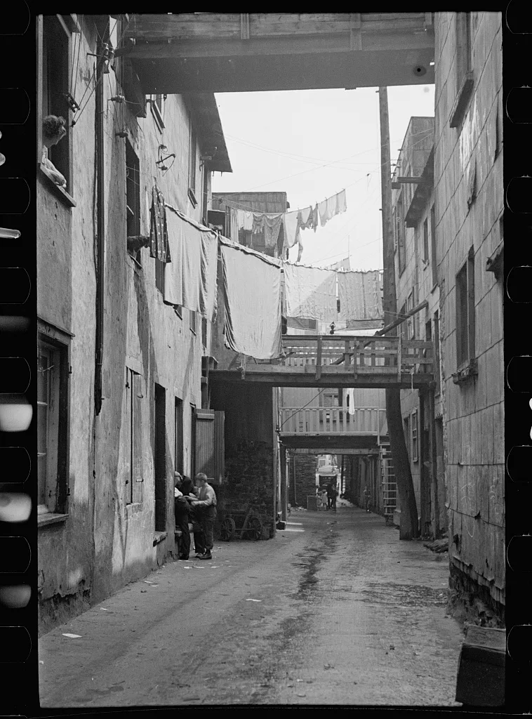Sous-Le-Cap (Slum Alley), Québec, Canada, Quebec (Province), 1937