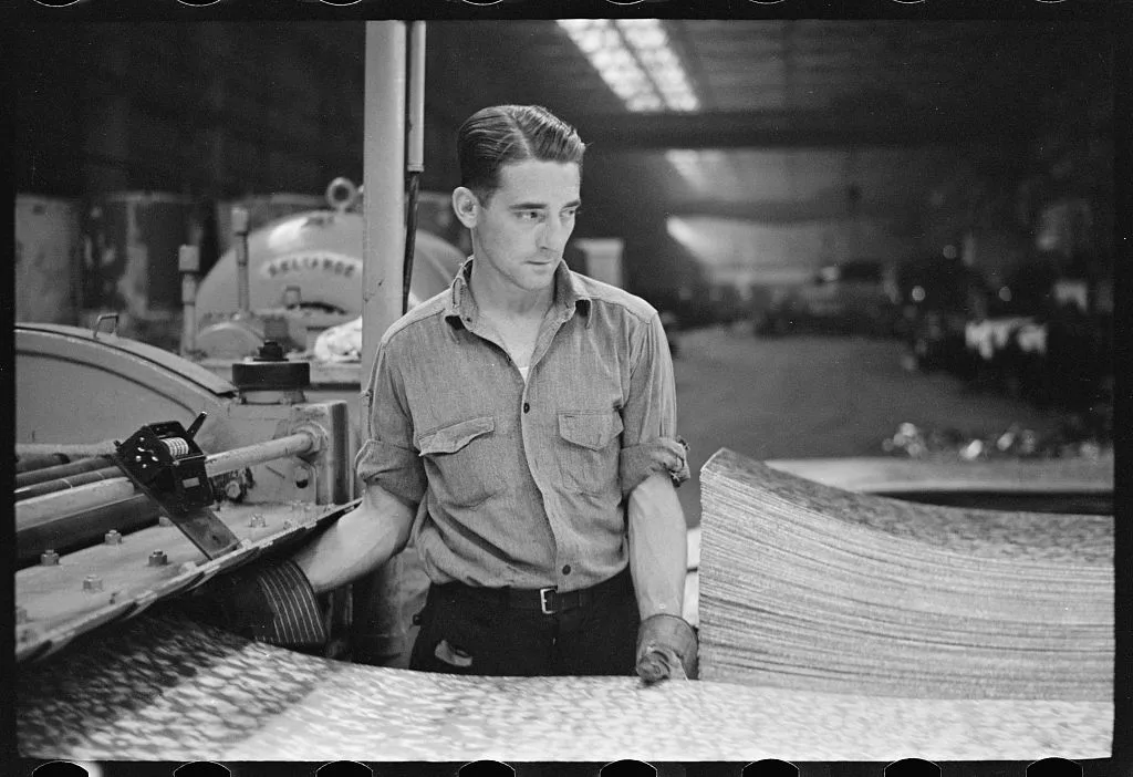 Steelworker at galvanizing machine, Pittsburgh, Pennsylvania, 1938