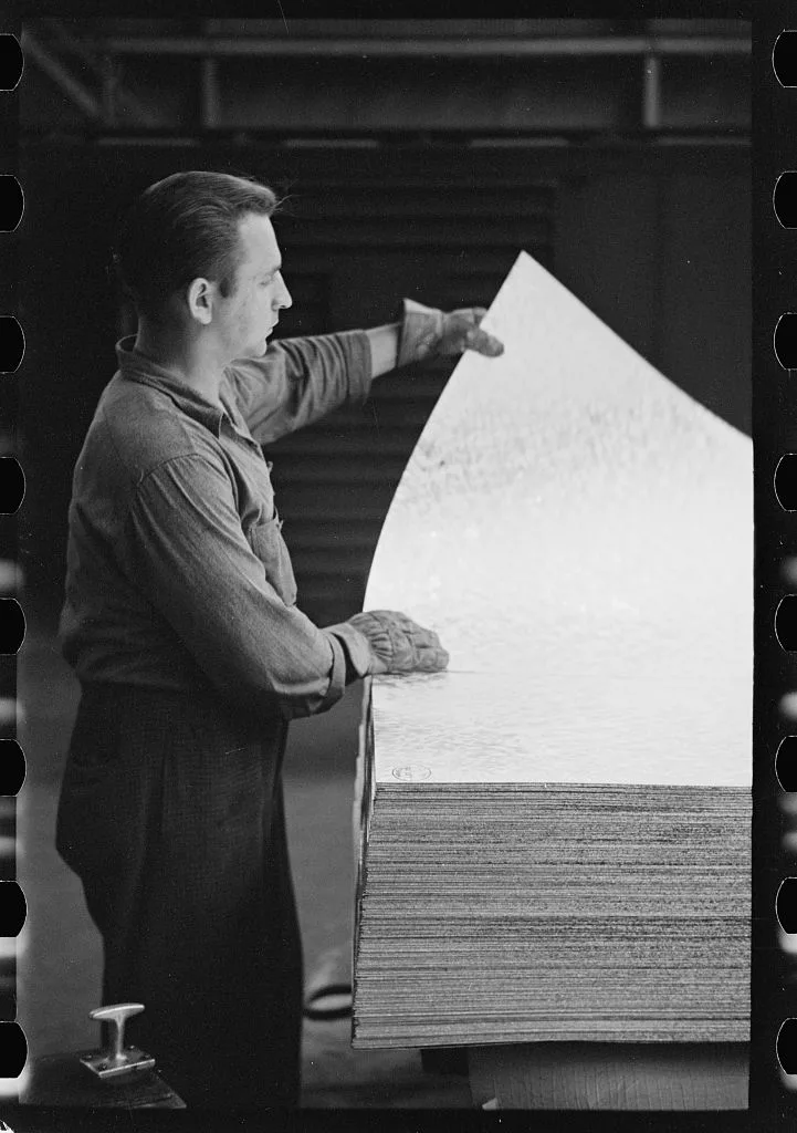 Steelworker at galvanizing machine, Pittsburgh, Pennsylvania, 1938