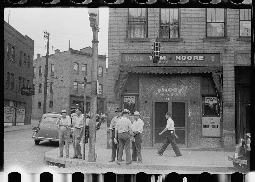 Street scene, Aliquippa, Pennsylvania, 1938