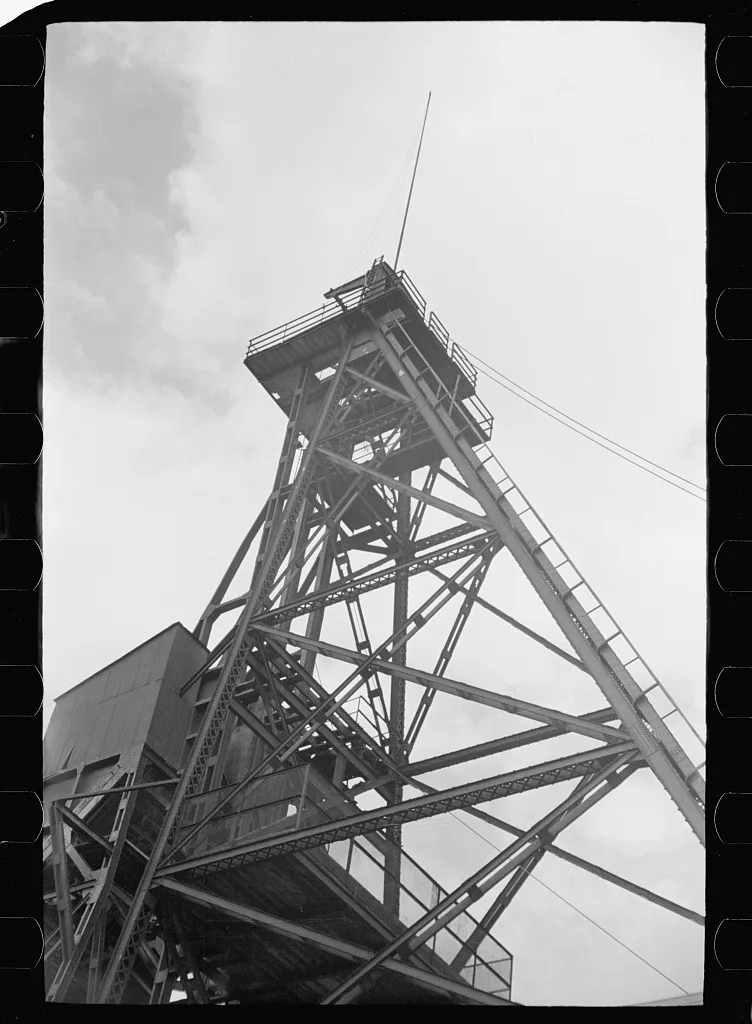 Hoist over copper mine, Butte, Montana, 1939