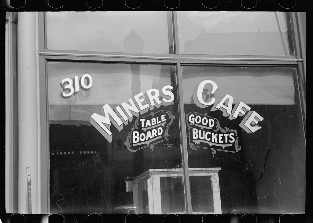 Miners' cafe, Butte, Montana, 1939