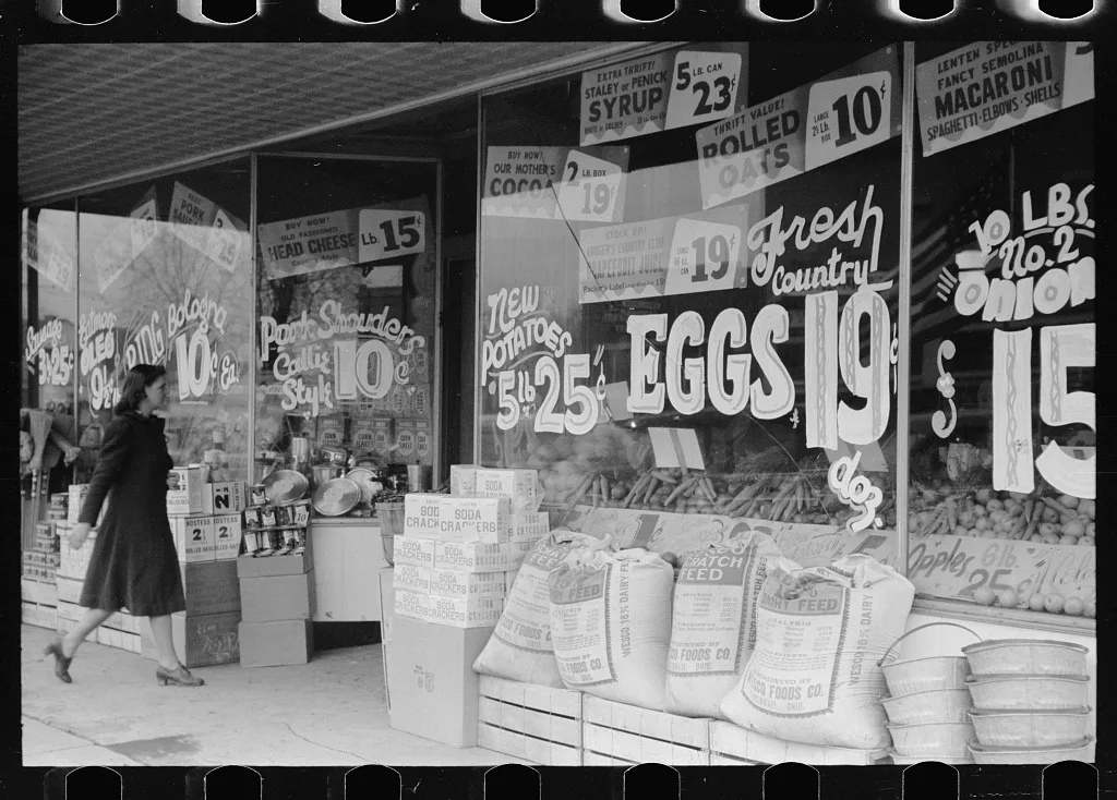 Grocery store, Salem, Illinois, 1940