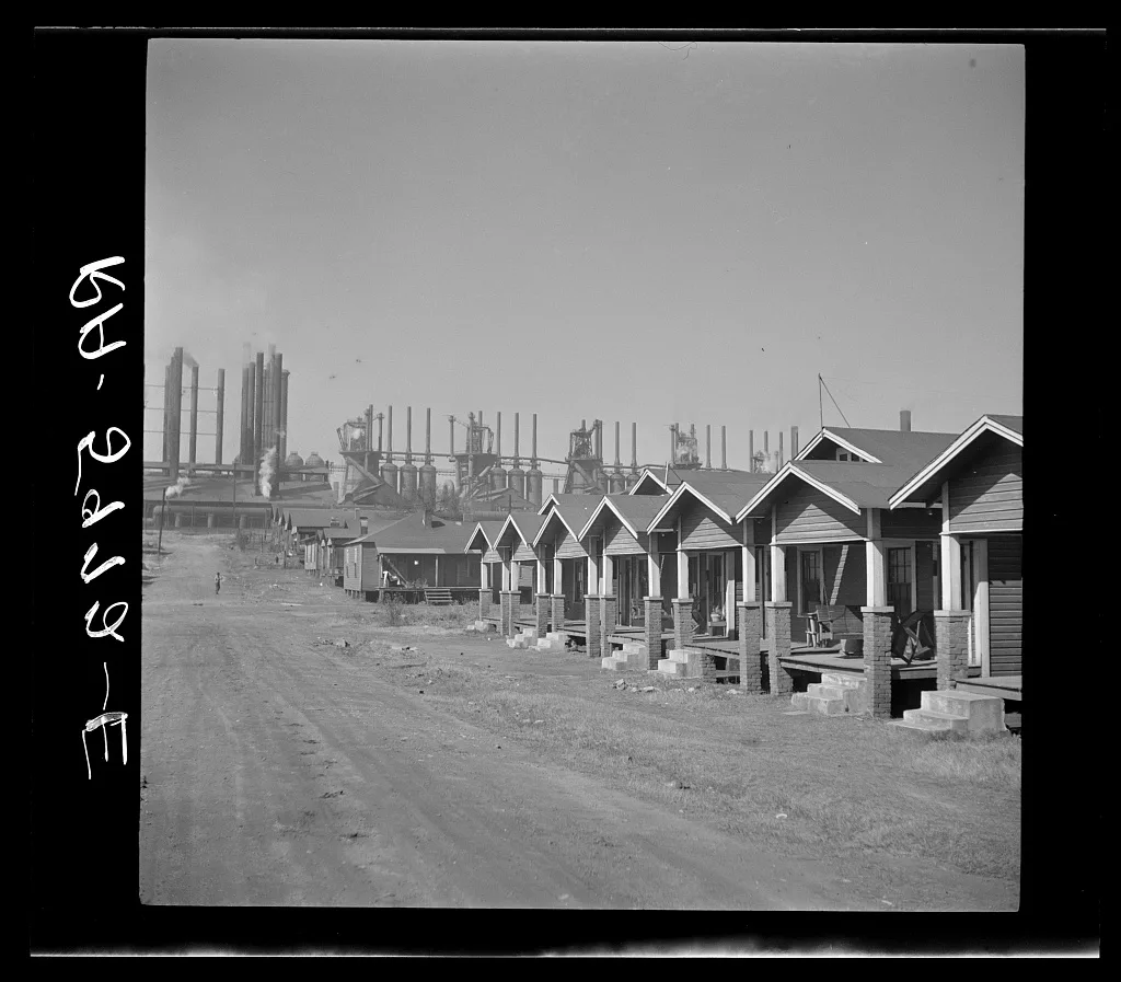 [Untitled photo, possibly related to: Company houses near steel…, Alabama, 1937