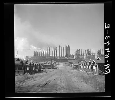 [Untitled photo, possibly related to: Company houses near steel…, Alabama, 1937