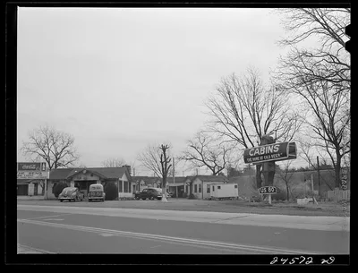 Roadside cabins and trailer park. Texas, 1942