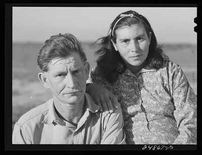 Migratory worker and wife. Robstown camp, Texas, 1942