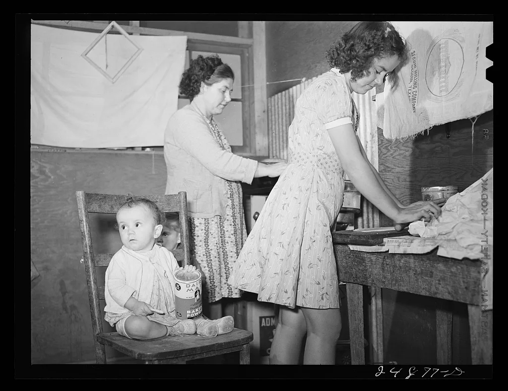 [Untitled photo, possibly related to: Family preparing tortillas for…, Texas, 1942