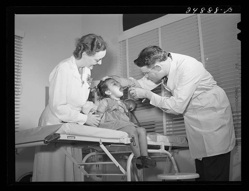 Doctor in clinic with young patient. Robstown FSA (Farm Security…, Texas, 1942
