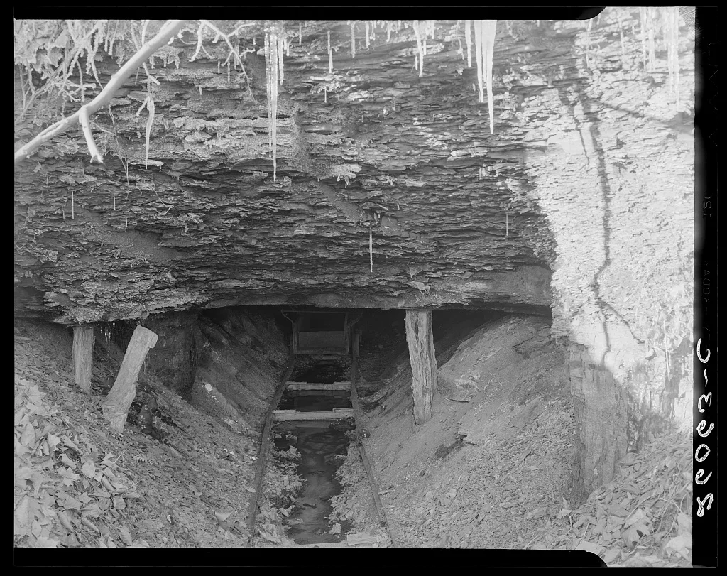 Abandoned coal mine. Garrett County, Maryland, 1937