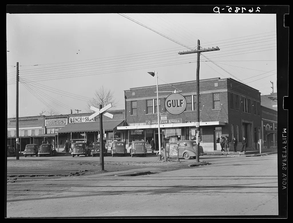 Street corner. Carrier Mills, Illinois, 1939