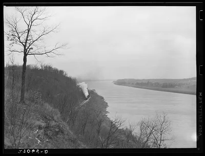 Photograph from Kentucky: Ohio River near Owensboro, Kentucky