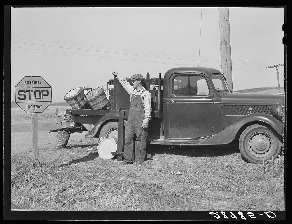Farmer selling produce on highway. Marshall County, Iowa, 1939