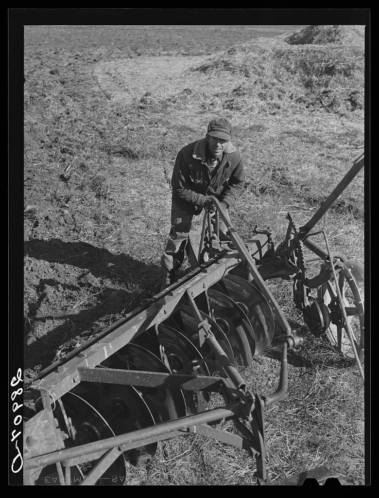 On the Bois d'Arc cooperative, Jerry Vardiman has a garden that will…, Missouri, 1939