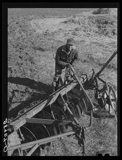On the Bois d'Arc cooperative, Jerry Vardiman has a garden that will…, Missouri, 1939
