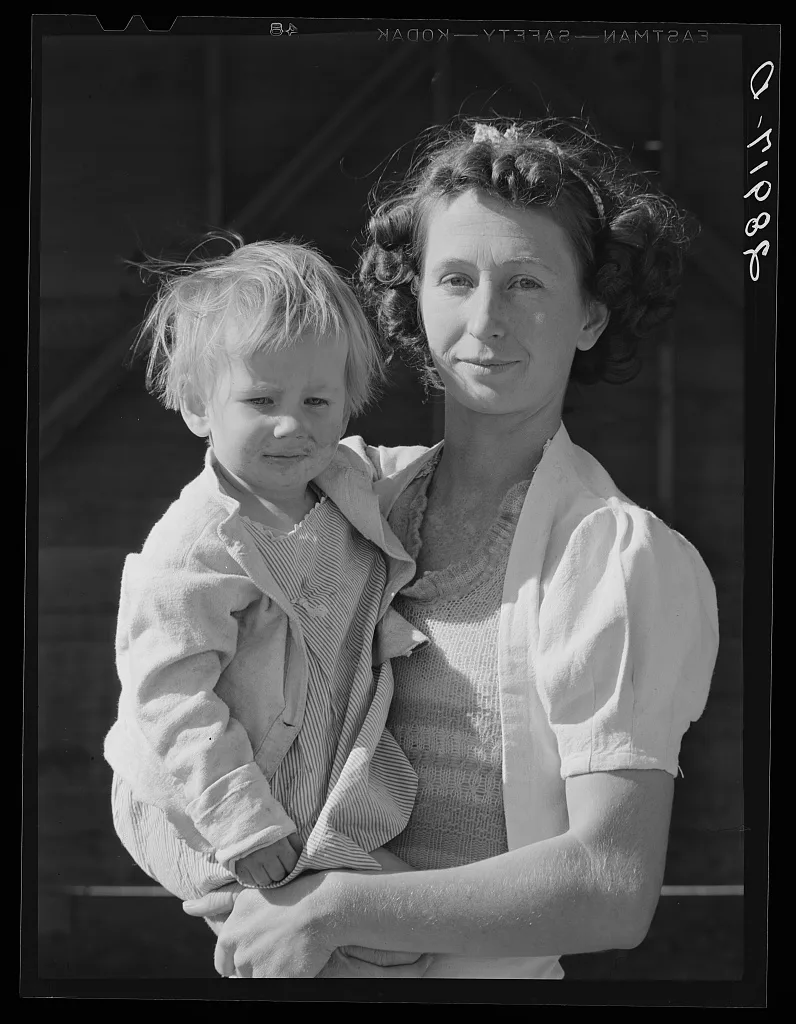Wife and child of member of Hillview Cooperative. Osage Farms,…, Missouri, 1939