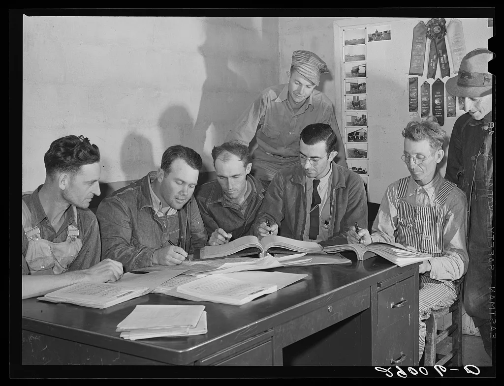 Members of the Bois d'Arc Cooperative looking over their accounts.…, Missouri, 1939