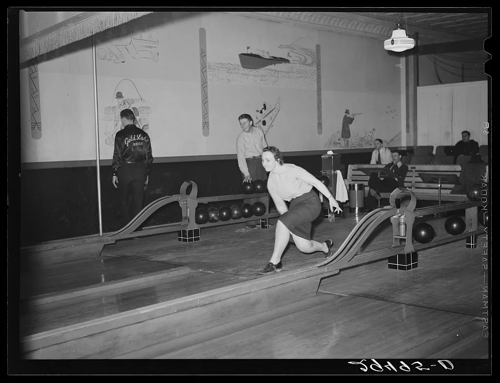 Bowling alley. Clinton, Indiana, 1940