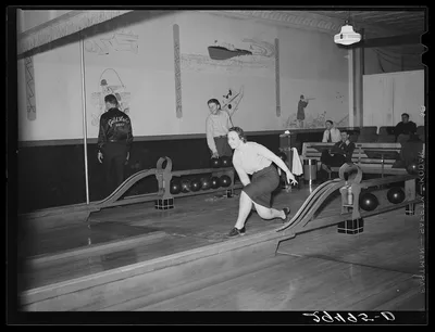Bowling alley. Clinton, Indiana, 1940