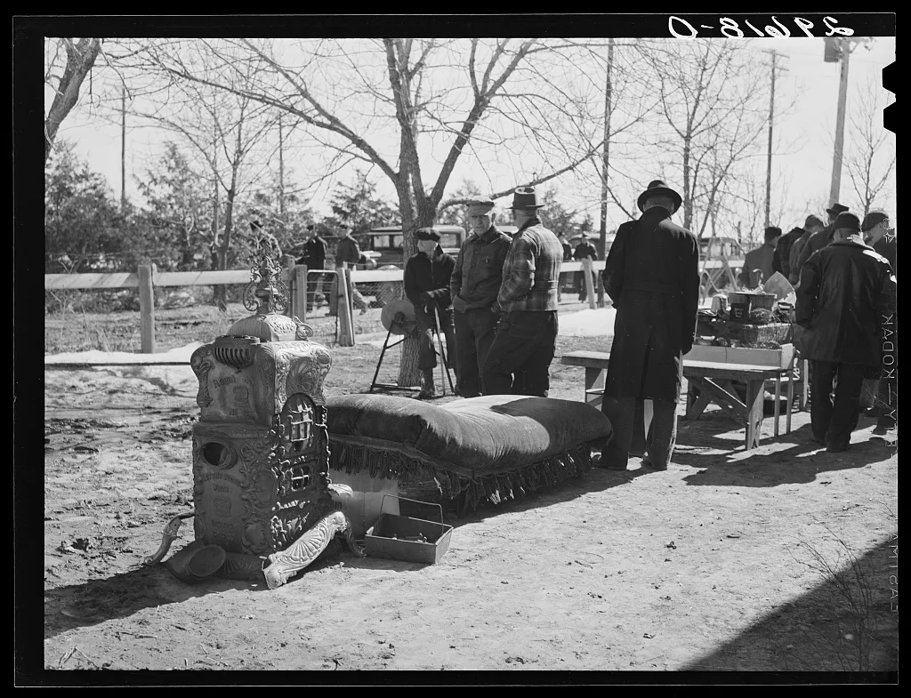 [Untitled photo, possibly related to: Neighbors examine furniture to…, Nebraska, 1940