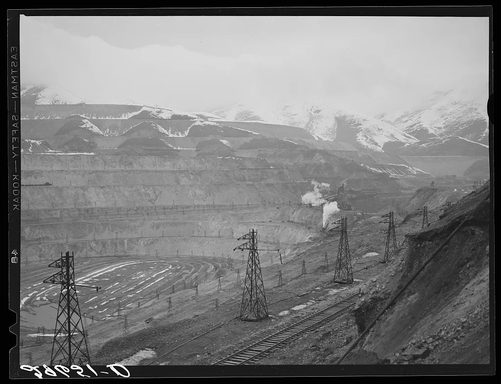 Copper pit. Bingham, Utah, 1940