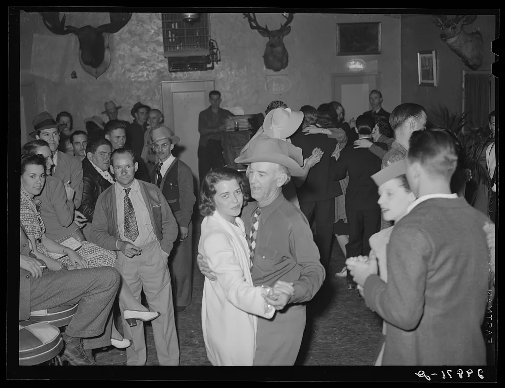 [Untitled photo, possibly related to: Paying the check in restaurant.…, Nevada, 1940