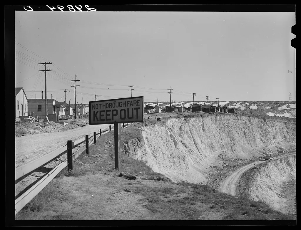 Workers' homes on edge of copper pit. Ruth, Nevada, 1940
