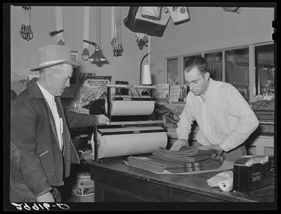 Rancher buys horse blankets. Capriola Saddlery, Elko, Nevada, 1940