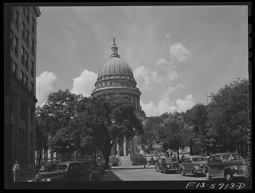 Madison, Wisconsin. State capitol, 1942