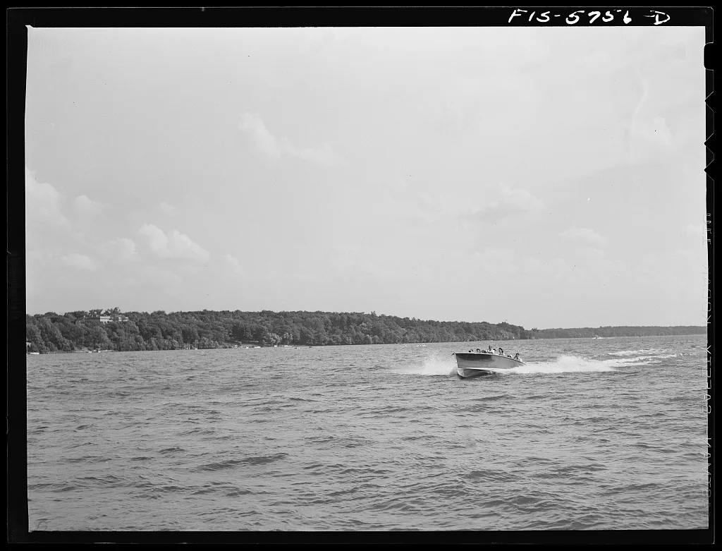 Lake Geneva, Wisconsin. Motorboats, 1942