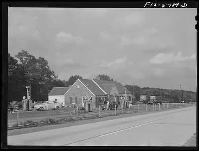 Pennsylvania Turnpike, Pennsylvania. Service station, 1942